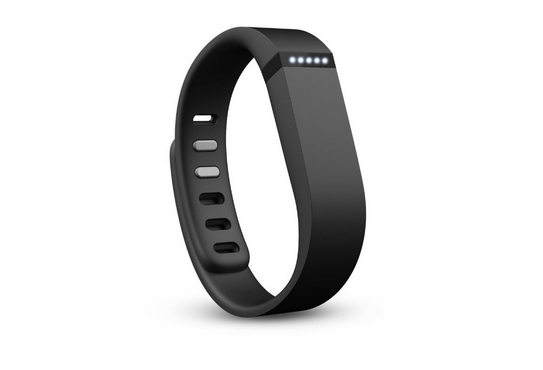 Billedet viser et sort Fitbit Flex armbånd og man kan også tydeligt se de fem små LEDs som viser hvor langt man er kommet med dagens mål. Læs mere om Fitbit Flex ved at klikke på billedet.